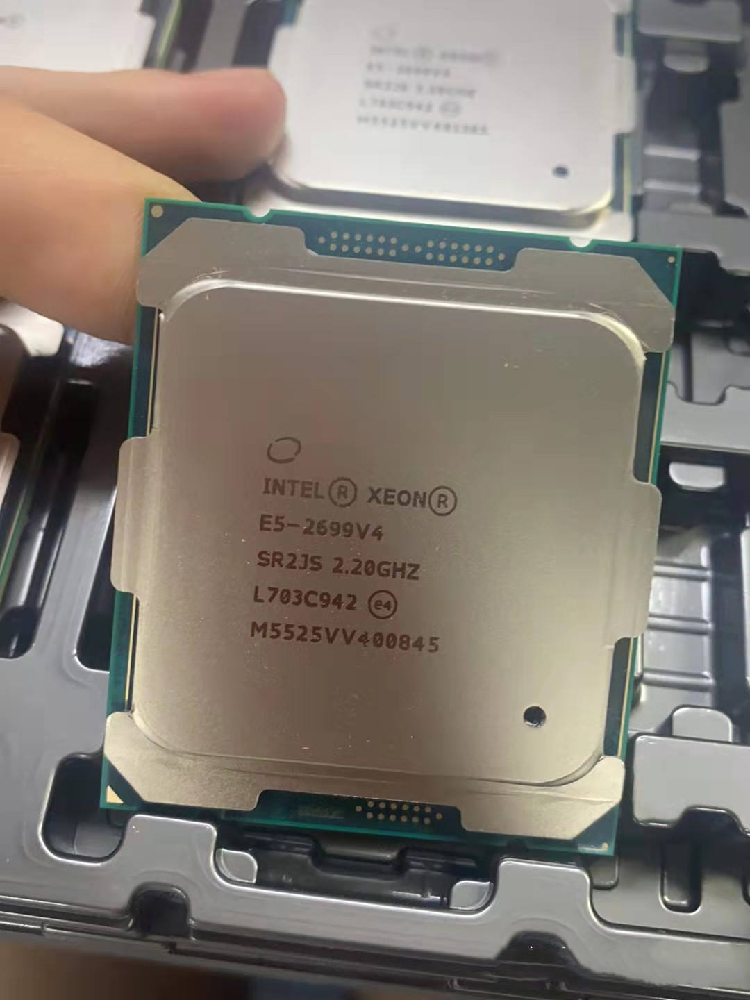 Originele server CPU Intel Xeo - E5 2699 V4 recensie en prijs